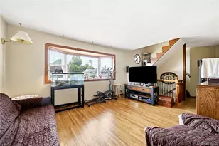 100 Harrisburg St, Bay Shore, NY 11706 - Photo 11