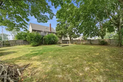 100 Harrisburg Street, Bay Shore, NY 11706 - Photo 33