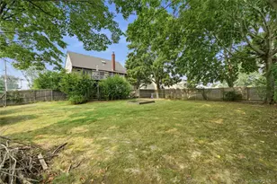 100 Harrisburg St, Bay Shore, NY 11706 - Photo 33