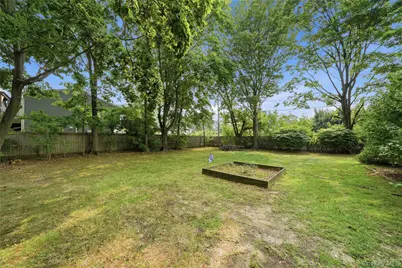 100 Harrisburg Street, Bay Shore, NY 11706 - Photo 35