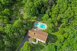 185 Rombout Rd, Pleasant Valley, NY 12569 - Photo 3
