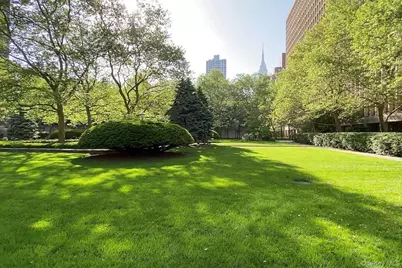 330 E 33rd Street #12P, New York, NY 10016 - Photo 5
