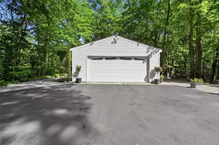 25 Valley Cir, Miller Place, NY 11764 - Photo 31