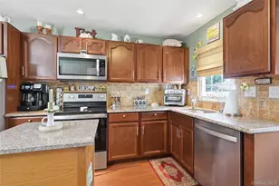 176 Ventry Ct, Ridge, NY 11961 - Photo 3