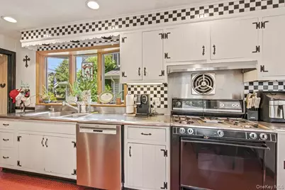 33 Rogers Place, Floral Park, NY 11001 - Photo 9