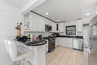 109 Wakefield Avenue, Yonkers, NY 10704 - Photo 7