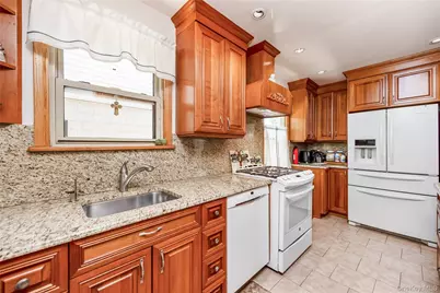 7815 Woodhaven Boulevard, Ridgewood, NY 11385 - Photo 7