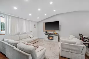 10 Arrowhead Ct, South Setauket, NY 11720 - Photo 7