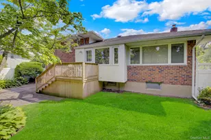 38 Center Dr, Syosset, NY 11791 - Photo 31