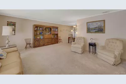 38 Center Drive, Syosset, NY 11791 - Photo 7