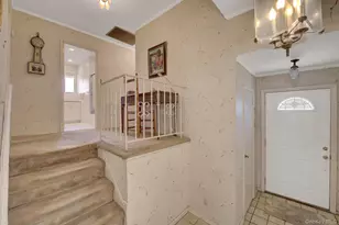 38 Center Dr, Syosset, NY 11791 - Photo 17