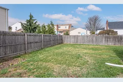 20 E Seacrest Avenue, Lindenhurst, NY 11757 - Photo 13