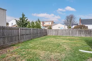 20 E Seacrest Ave, Lindenhurst, NY 11757 - Photo 13