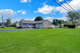 12 Bainbridge Ave, Melville, NY 11747 - Photo 5