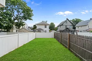 10-76 Gipson St, Far Rockaway, NY 11691 - Photo 25