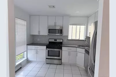 62 Hickory Road #B, Port Washington, NY 11050 - Photo 3