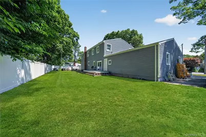 208 Newburgh Avenue, Medford, NY 11763 - Photo 31