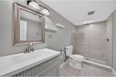 208 Newburgh Avenue, Medford, NY 11763 - Photo 29