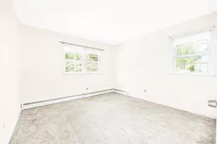 21 Pomander Dr, White Plains, NY 10607 - Photo 19