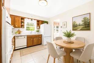 21 Pomander Dr, White Plains, NY 10607 - Photo 9