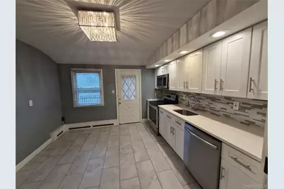 123 Southern Parkway, Plainview, NY 11803 - Photo 5