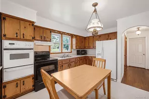 17 Maple St, Brentwood, NY 11717 - Photo 7