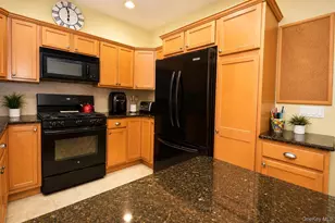727 Balfour Pl, Melville, NY 11747 - Photo 7