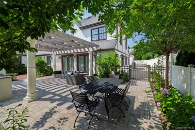 7 Yorkshire Road, Rockville Centre, NY 11570 - Photo 5