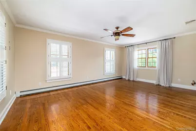 7 Yorkshire Road, Rockville Centre, NY 11570 - Photo 19