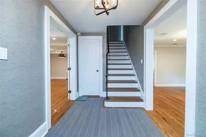 7 Yorkshire Road, Rockville Centre, NY 11570 - Photo 15