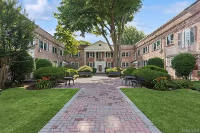 43 N Forest Avenue #A3, Rockville Centre, NY 11570 - Photo 1