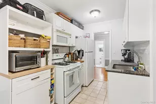 43 N Forest Ave, Rockville Centre, NY 11570 - Photo 9