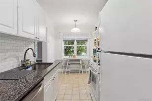 43 N Forest Ave, Rockville Centre, NY 11570 - Photo 7