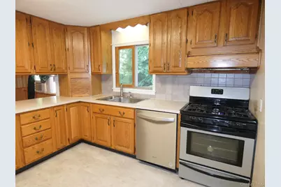 28 Hilltop Drive, New Windsor, NY 12553 - Photo 9