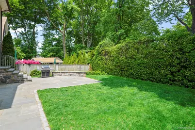 525 Carroll Avenue, Mamaroneck, NY 10543 - Photo 35