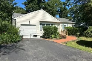 94 Arlington Rd, Ronkonkoma, NY 11779 - Photo 3