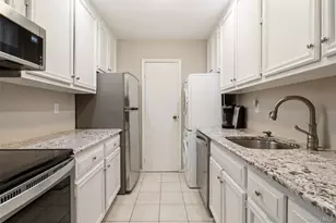 606 Flair Ct W, Saint James, NY 11780 - Photo 9