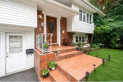 31 Holbrook Road, Centereach, NY 11720 - Photo 3