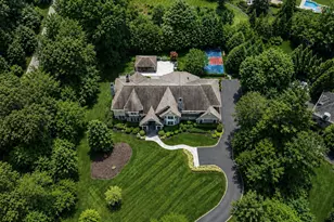 1 Bromley Ct, Muttontown, NY 11791 - Photo 3