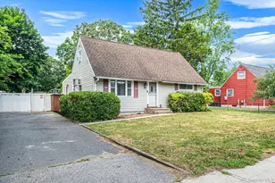 48 Marshall Dr, Selden, NY 11784 - Photo 15