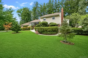 11 Carrol Pl, Greenlawn, NY 11740 - Photo 3