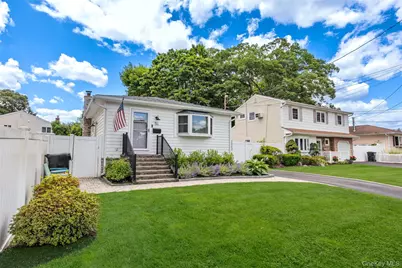 56 Morris Avenue, West Islip, NY 11795 - Photo 3