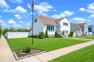 4 Martha St, Freeport, NY 11520 - Photo 3