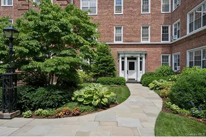 7 Midland Gardens #1M, Bronxville, NY 10708 - Photo 1