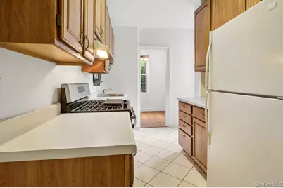 7 Midland Gardens #1M, Bronxville, NY 10708 - Photo 9