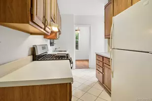 7 Midland Gardens, Bronxville, NY 10708 - Photo 9