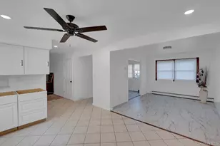 6 Stonington Cir, Wheatley Heights, NY 11798 - Photo 5