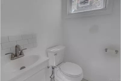 6 Stonington Circle, Wheatley Heights, NY 11798 - Photo 9