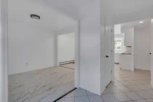 6 Stonington Cir, Wheatley Heights, NY 11798 - Photo 3