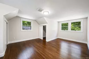 245 Melville Rd, Huntington Station, NY 11746 - Photo 17